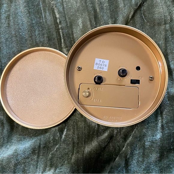 Bulova Quartz Twenty Dollar Copy Gold Coin Stack Alarm Clock Vintage - Picture 4 of 6